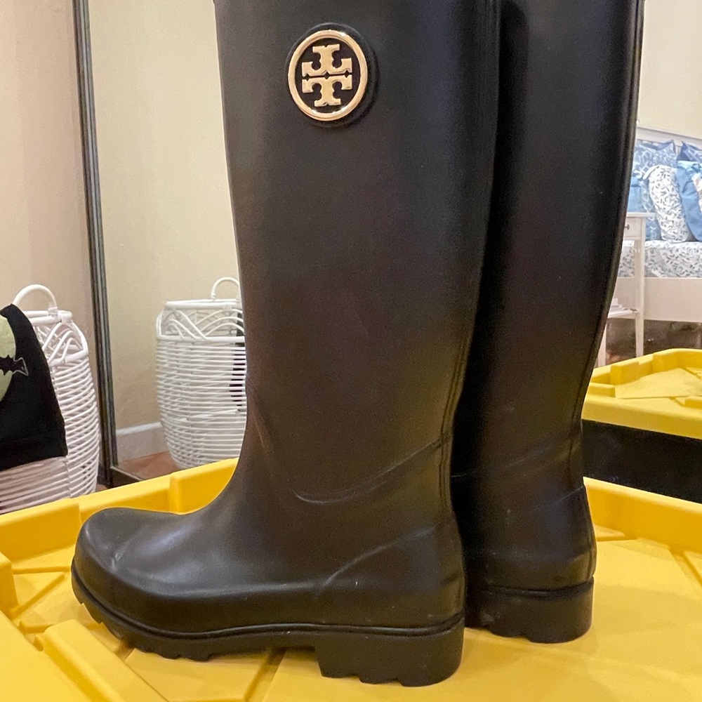 Boots - Picture 4 of 6